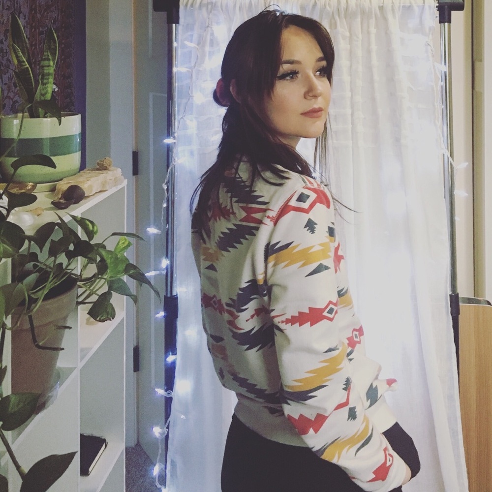 Aztec print pull-over - Picture 2 of 4
